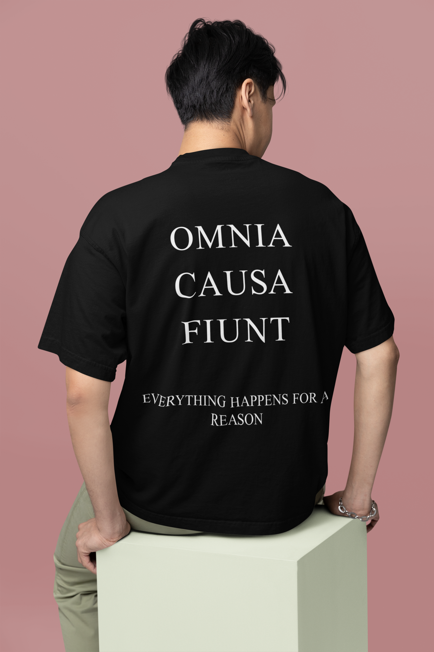 OMNIA CAUSA - Oversized T-Shirt